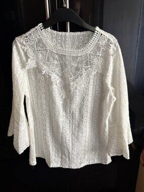 Women’s long sleeved top